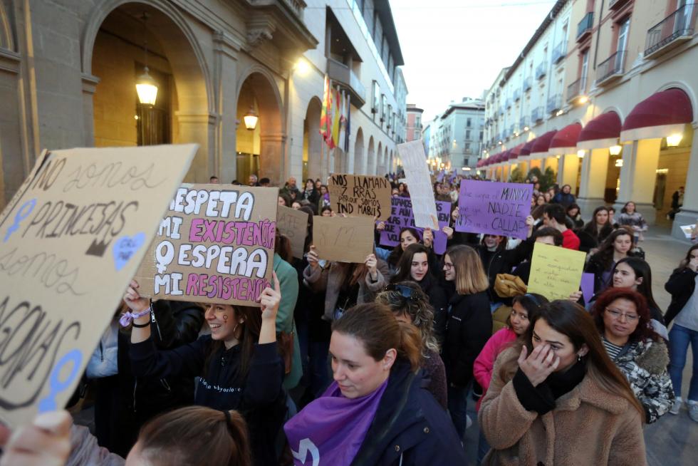 Manifestación del 8-M en las calles de Huesca.
