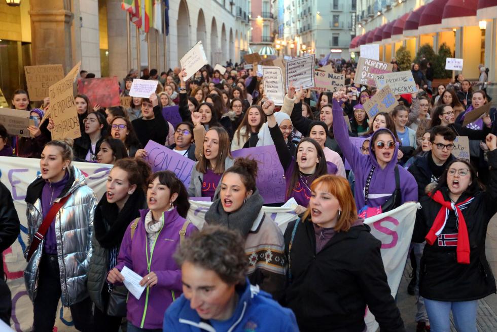 Manifestación del 8-M en las calles de Huesca.