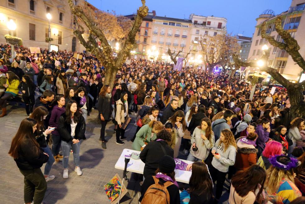 Manifestación del 8-M en las calles de Huesca.