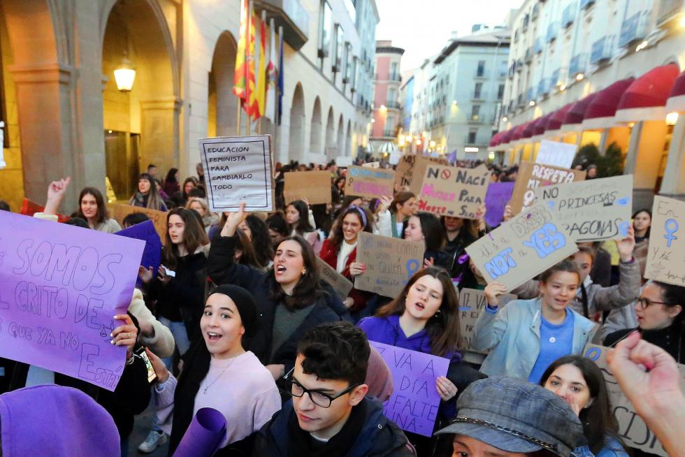 Manifestación del 8-M en las calles de Huesca.
