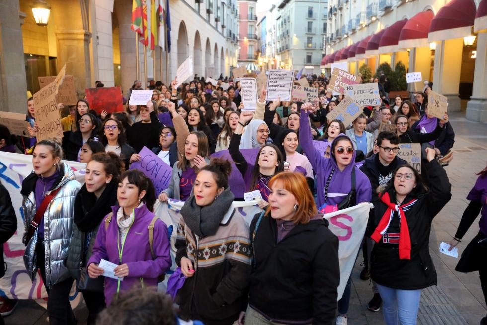Manifestación del 8-M en las calles de Huesca.