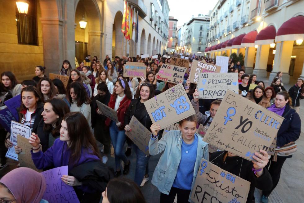 Manifestación del 8-M en las calles de Huesca.