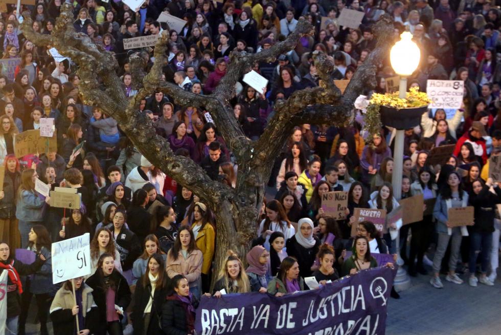 Manifestación del 8-M en las calles de Huesca.