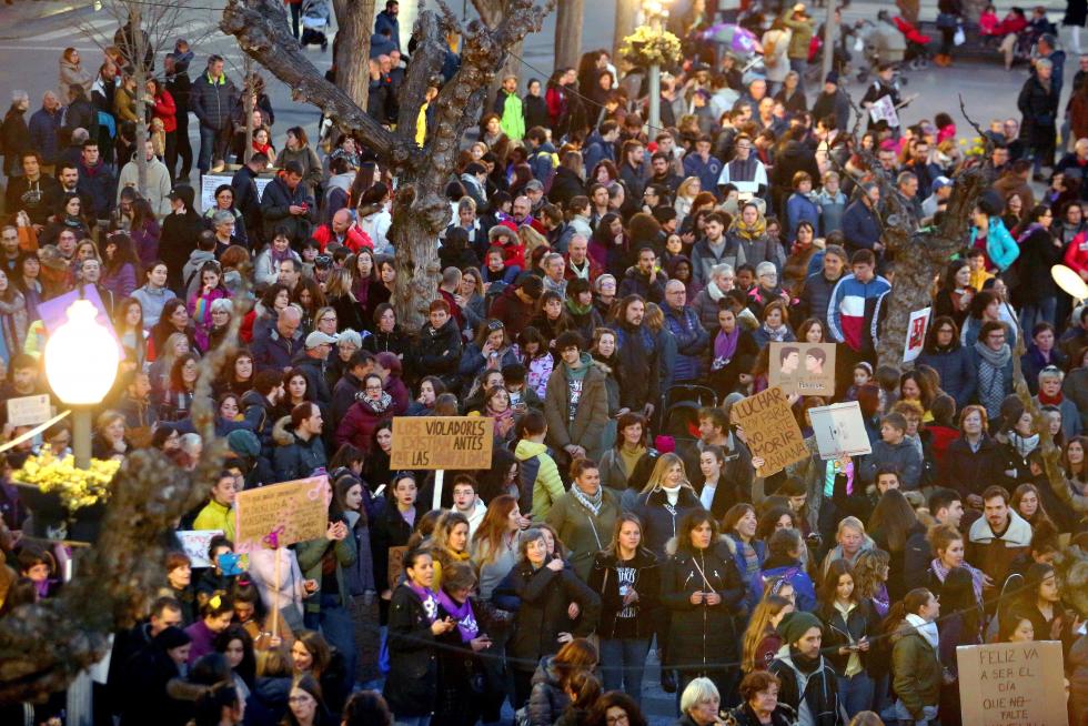 Manifestación del 8-M en las calles de Huesca.