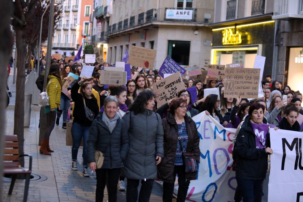 Manifestación del 8-M en las calles de Huesca.