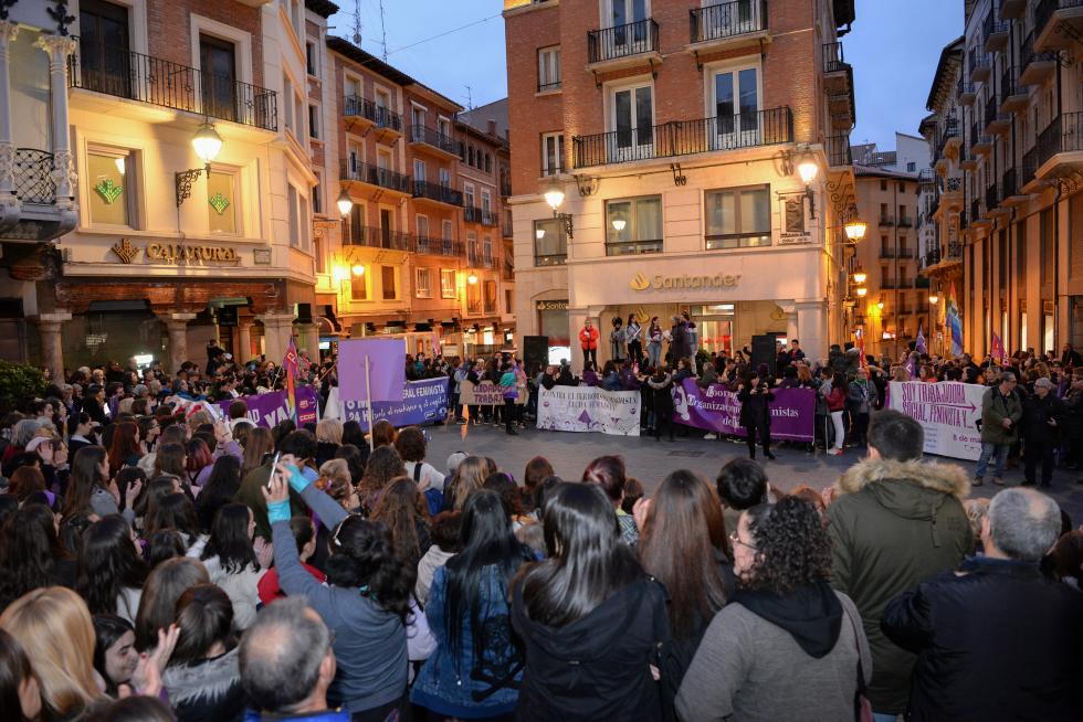 Teruel se tiñe de morado en con la manifestación del 8-M.