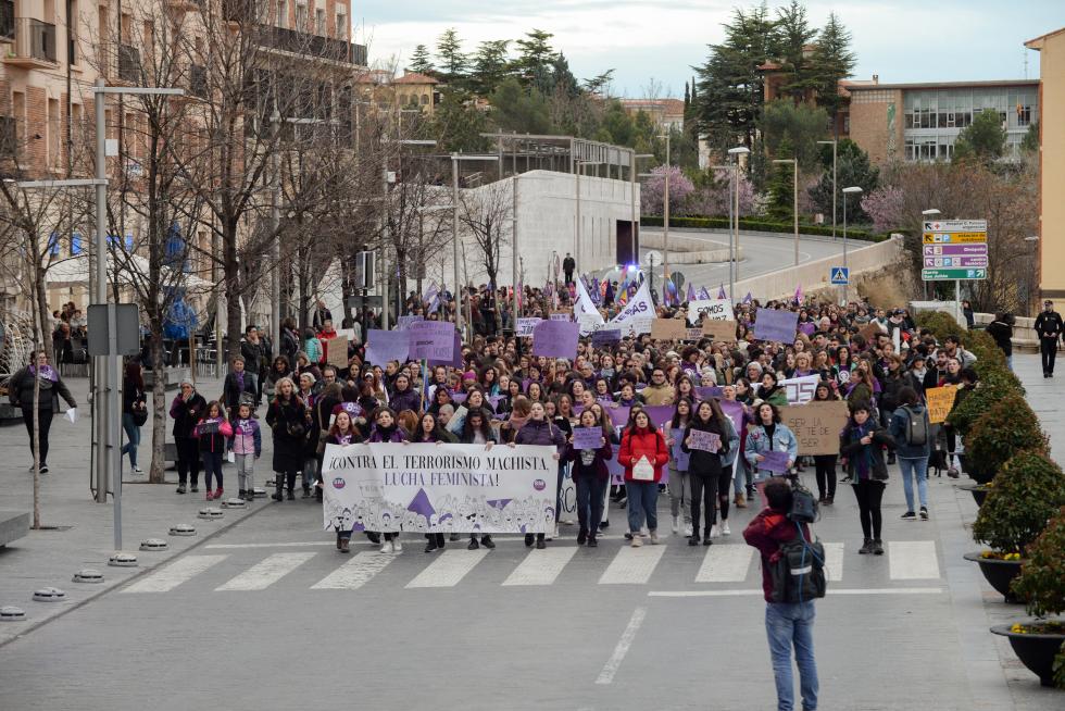 Teruel se tiñe de morado en con la manifestación del 8-M.