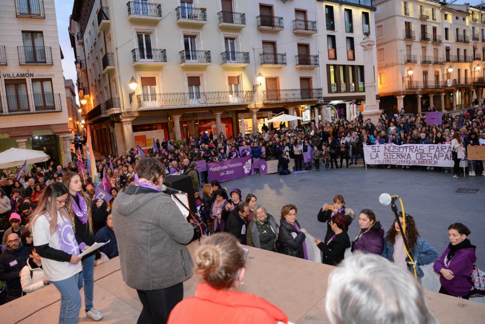 Teruel se tiñe de morado en con la manifestación del 8-M.