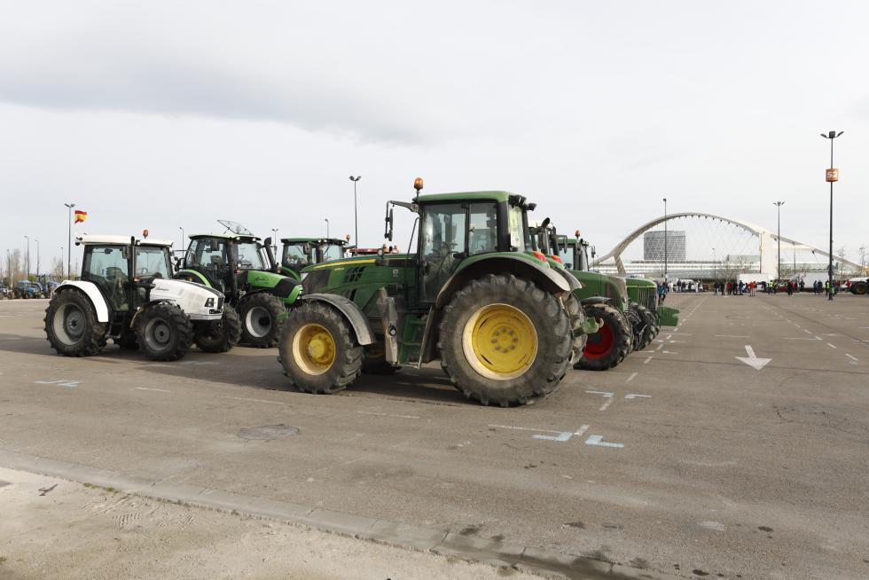 Los agricultores con sus tractores se preparan para tomar Zaragoza en una protesta que se prevé "histórica"