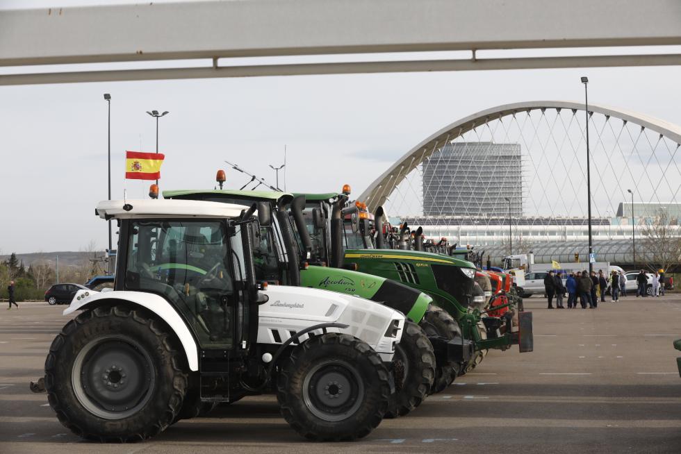 Los agricultores con sus tractores se preparan para tomar Zaragoza en una protesta que se prevé "histórica"