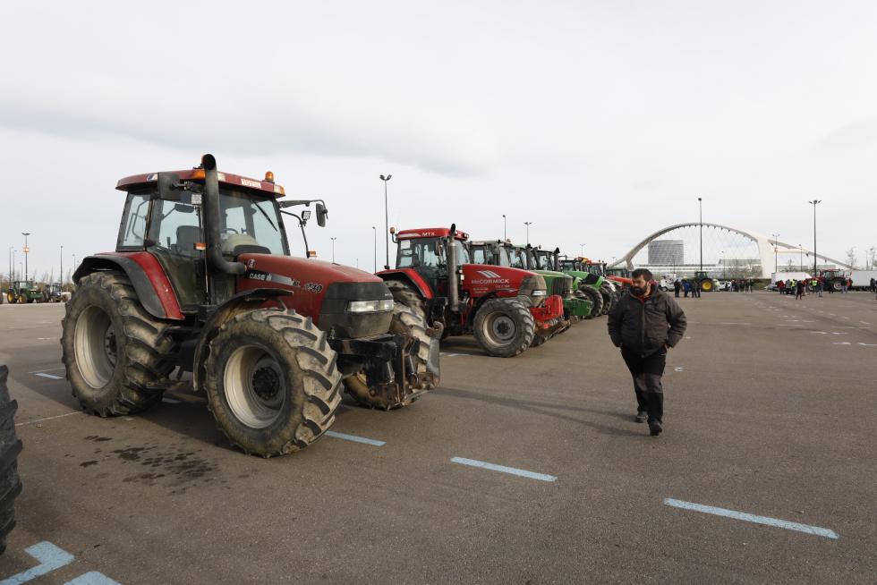 Los agricultores con sus tractores se preparan para tomar Zaragoza en una protesta que se prevé "histórica"