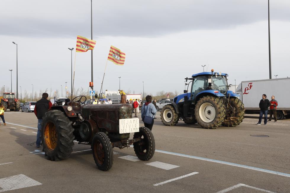 Los agricultores con sus tractores se preparan para tomar Zaragoza en una protesta que se prevé "histórica"