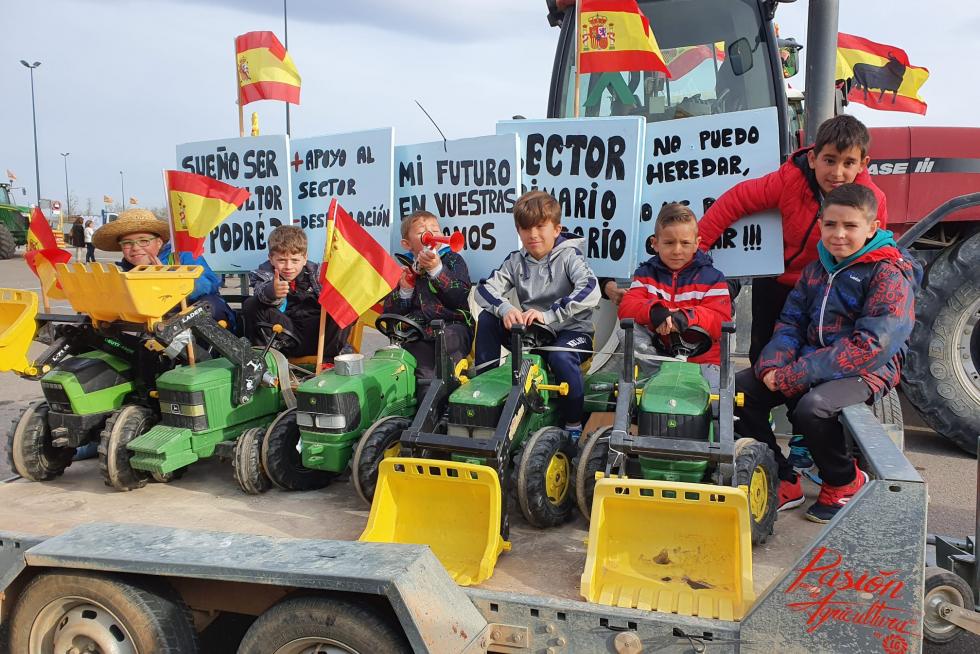 Los agricultores con sus tractores se preparan para tomar Zaragoza en una protesta que se prevé "histórica"