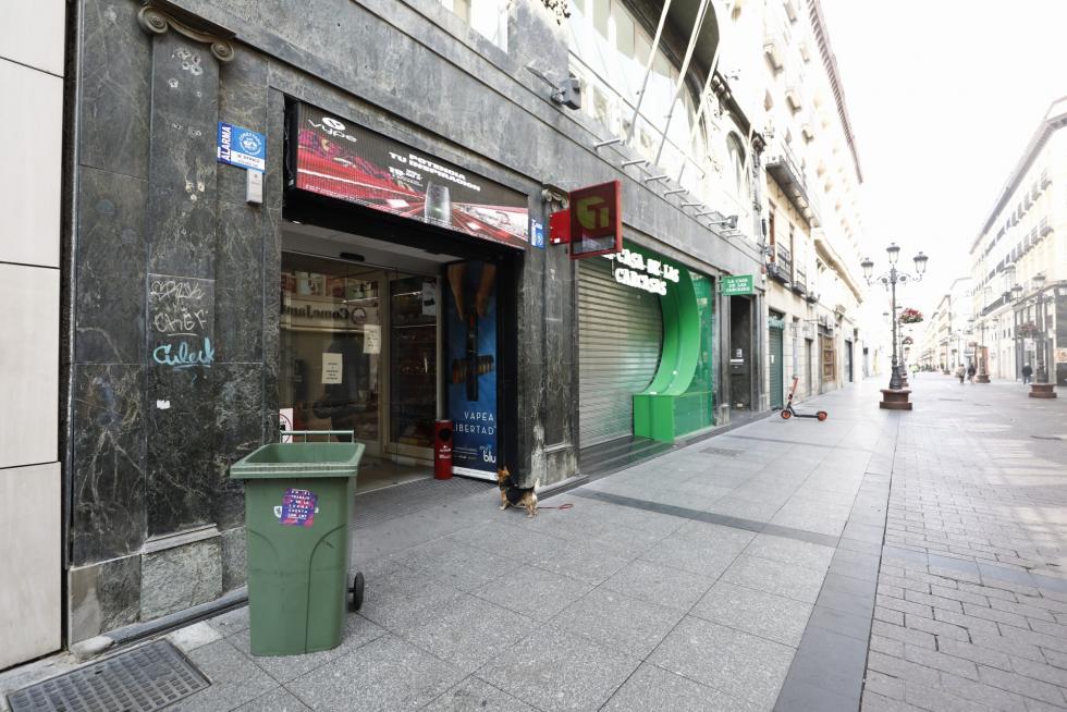 Zaragoza ha presentado este domingo un aspecto inusual tras la entrada en vigor de las restricciones a la circulación por el coronavirus.