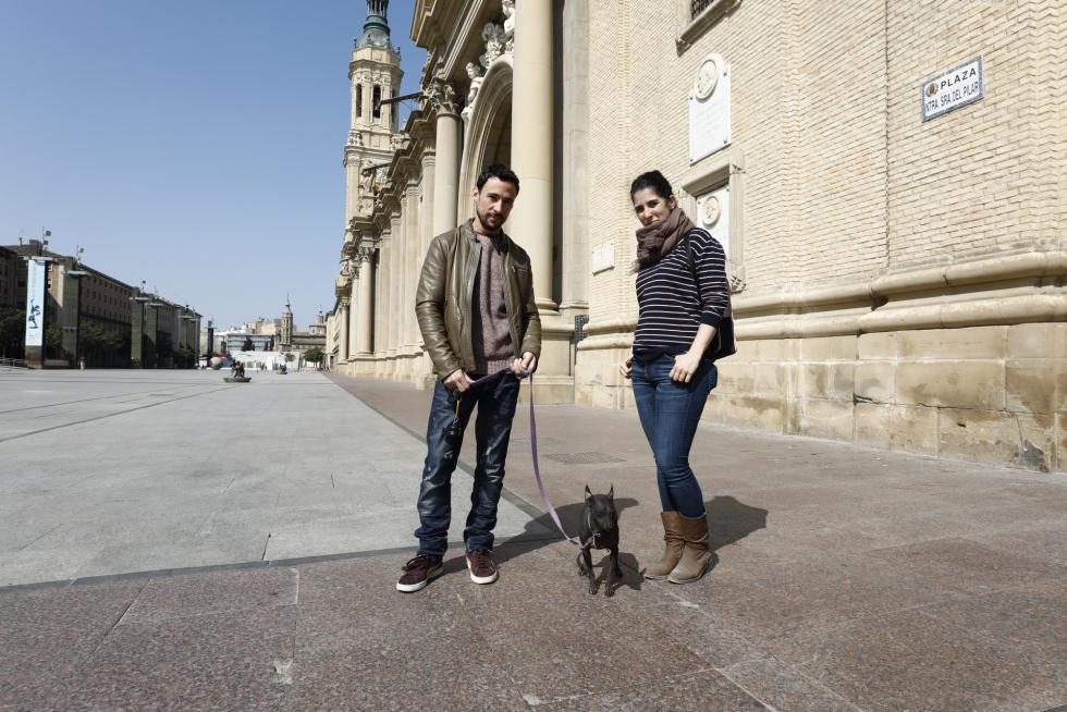 Zaragoza ha presentado este domingo un aspecto inusual tras la entrada en vigor de las restricciones a la circulación por el coronavirus.