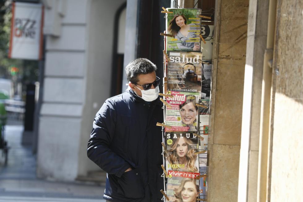 Zaragoza ha presentado este domingo un aspecto inusual tras la entrada en vigor de las restricciones a la circulación por el coronavirus.