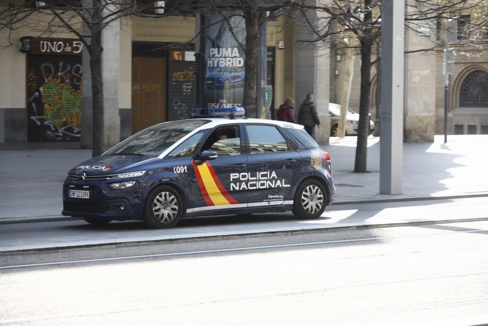 Zaragoza ha presentado este domingo un aspecto inusual tras la entrada en vigor de las restricciones a la circulación por el coronavirus.