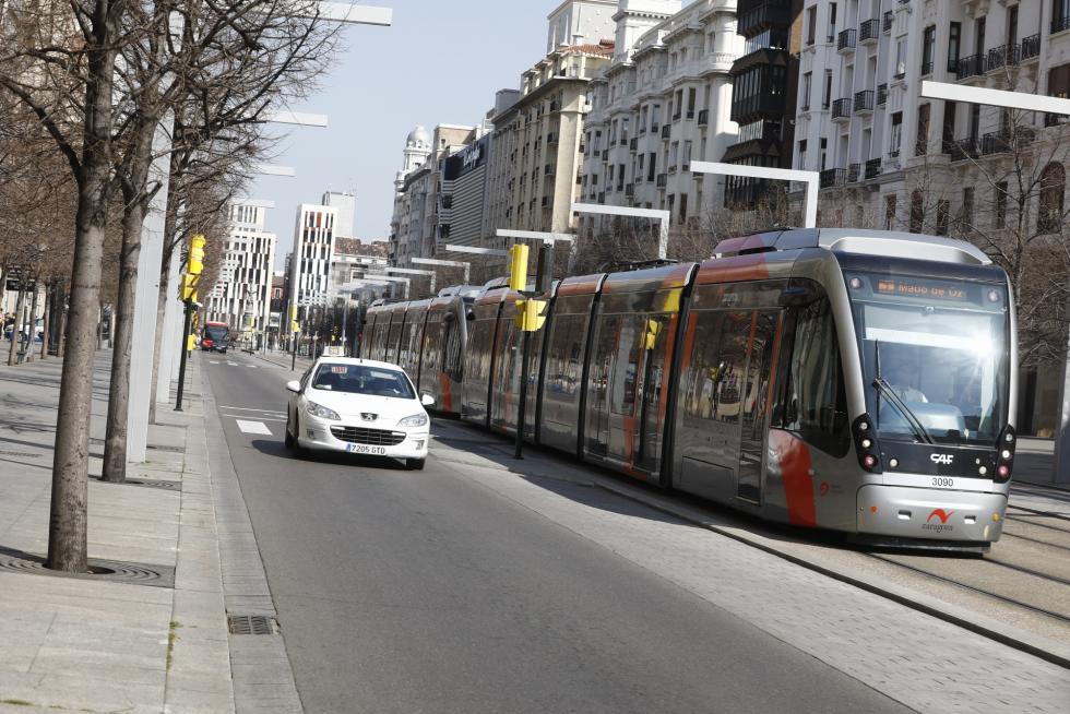 Zaragoza ha presentado este domingo un aspecto inusual tras la entrada en vigor de las restricciones a la circulación por el coronavirus.