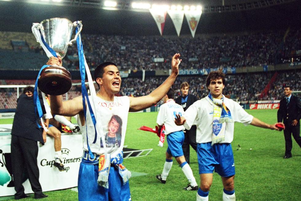 El Real Zaragoza conquista la Recopa de Europa en el Parque de los Príncipes de París tras derrotar al Arsenal (1-2)