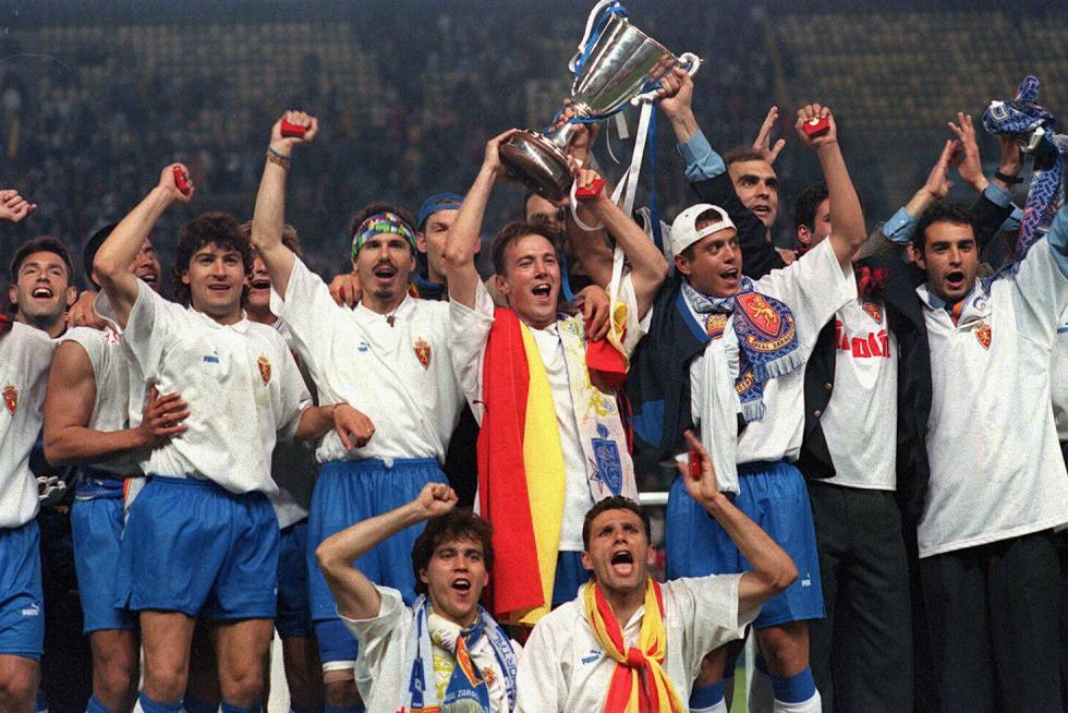 El Real Zaragoza conquista la Recopa de Europa en el Parque de los Príncipes de París tras derrotar al Arsenal (1-2)