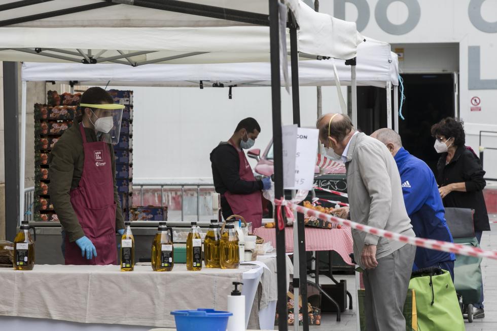 Primer día de apertura de mercadillo agroecológico.