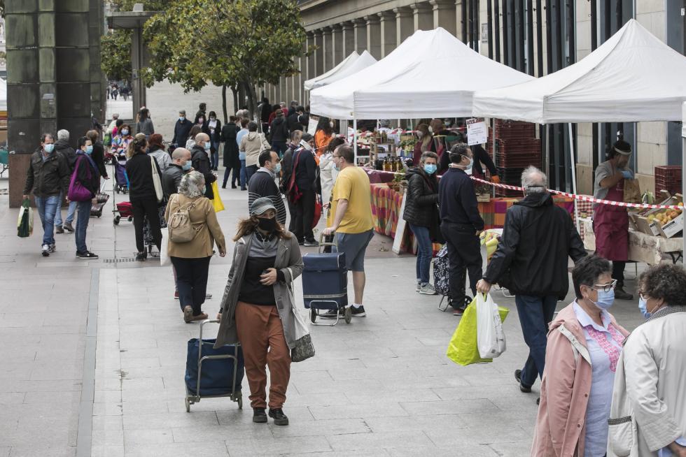 Primer día de apertura de mercadillo agroecológico.