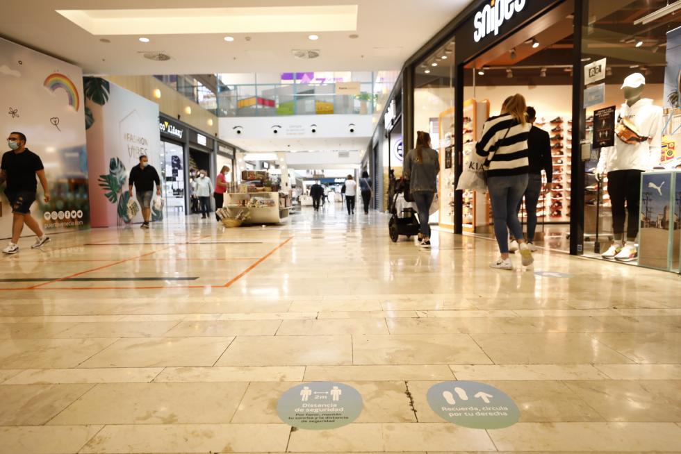 Reapertura de los centros comerciales.