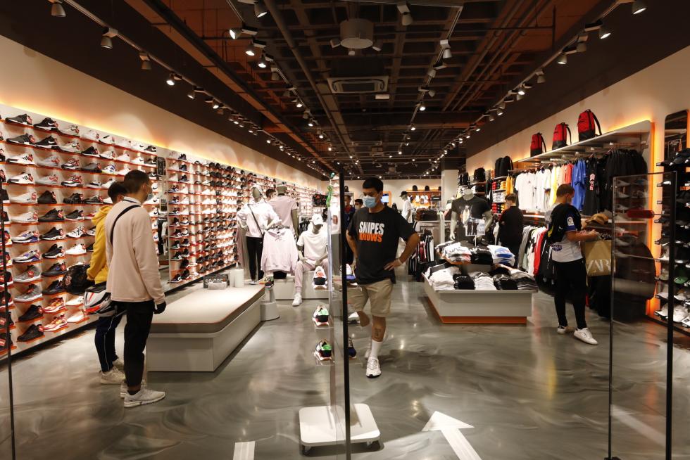 Reapertura de los centros comerciales.