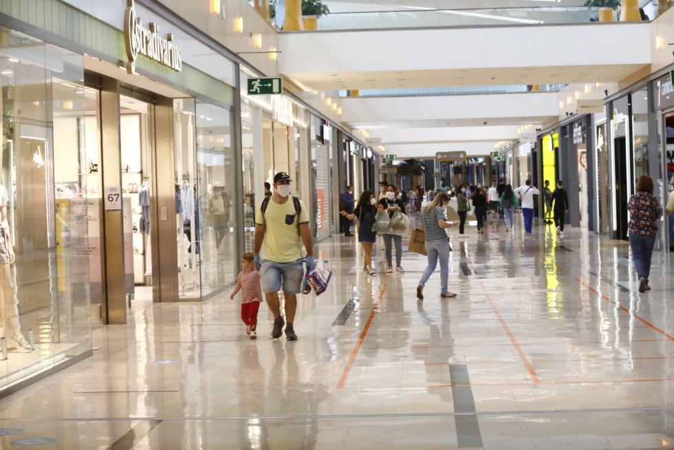 Reapertura de los centros comerciales.