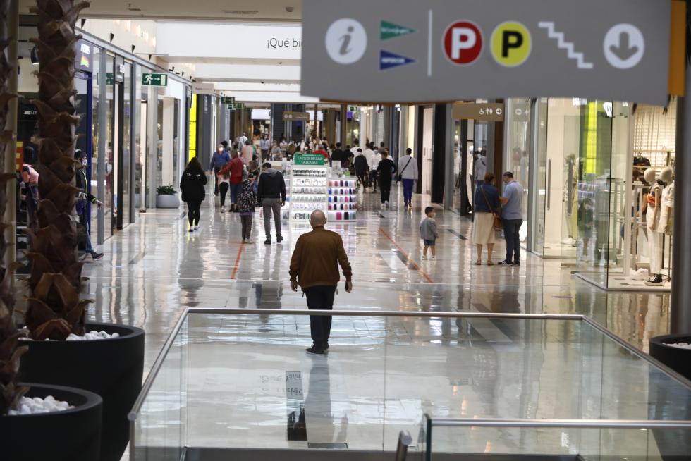 Reapertura de los centros comerciales.