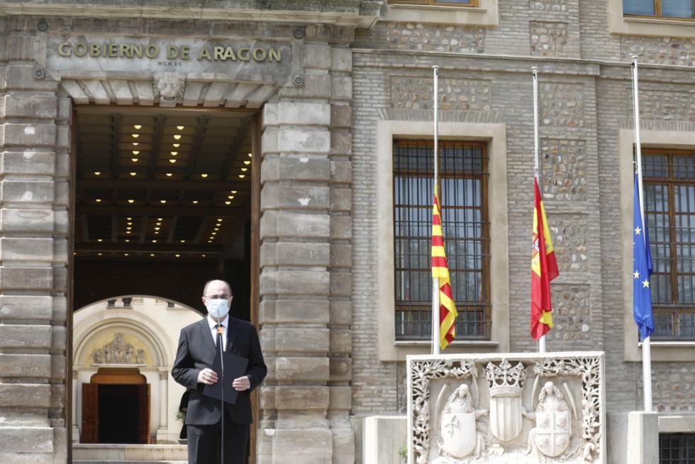 Minuto de silencio del Gobierno de Aragón en el edificio Pignatelli.