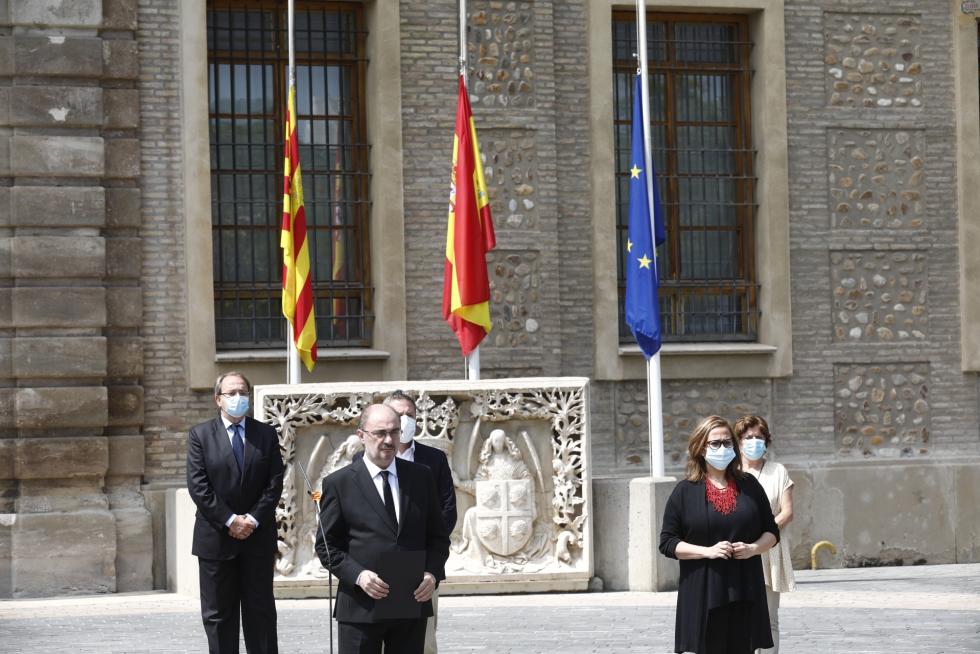 Minuto de silencio del Gobierno de Aragón en el edificio Pignatelli.