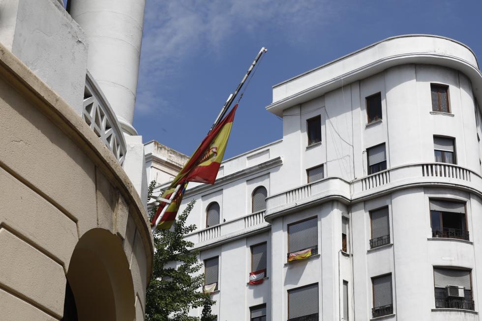 Minuto de silencio del Gobierno de Aragón en el edificio Pignatelli.