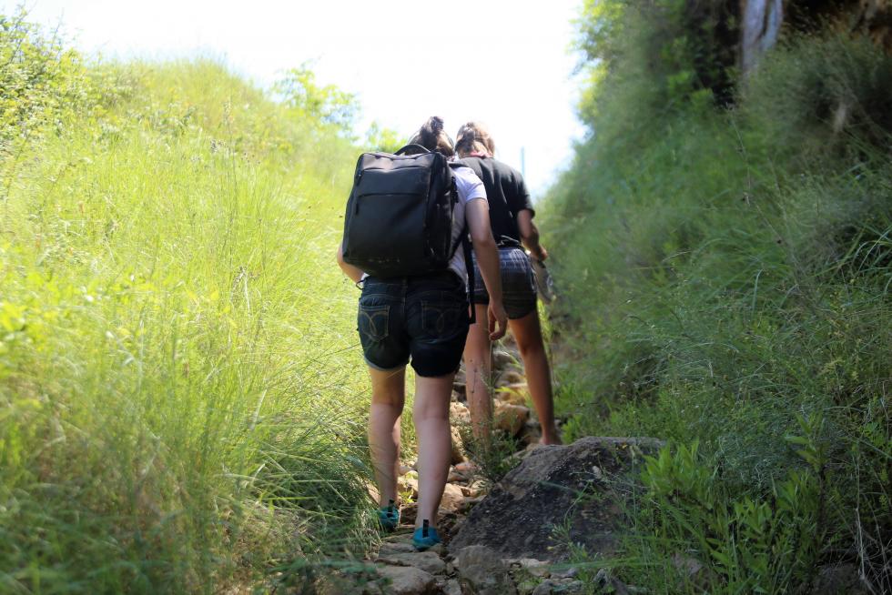 Bañistas en el Salto de Bierge (en el Alcanadre) este domingo.