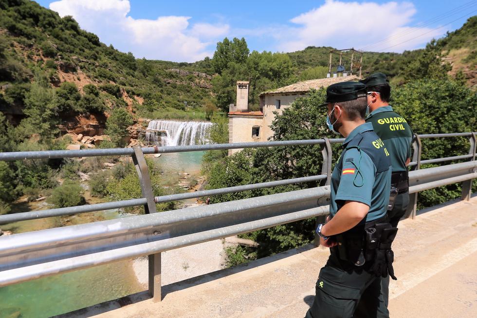 Bañistas en el Salto de Bierge (en el Alcanadre) este domingo.
