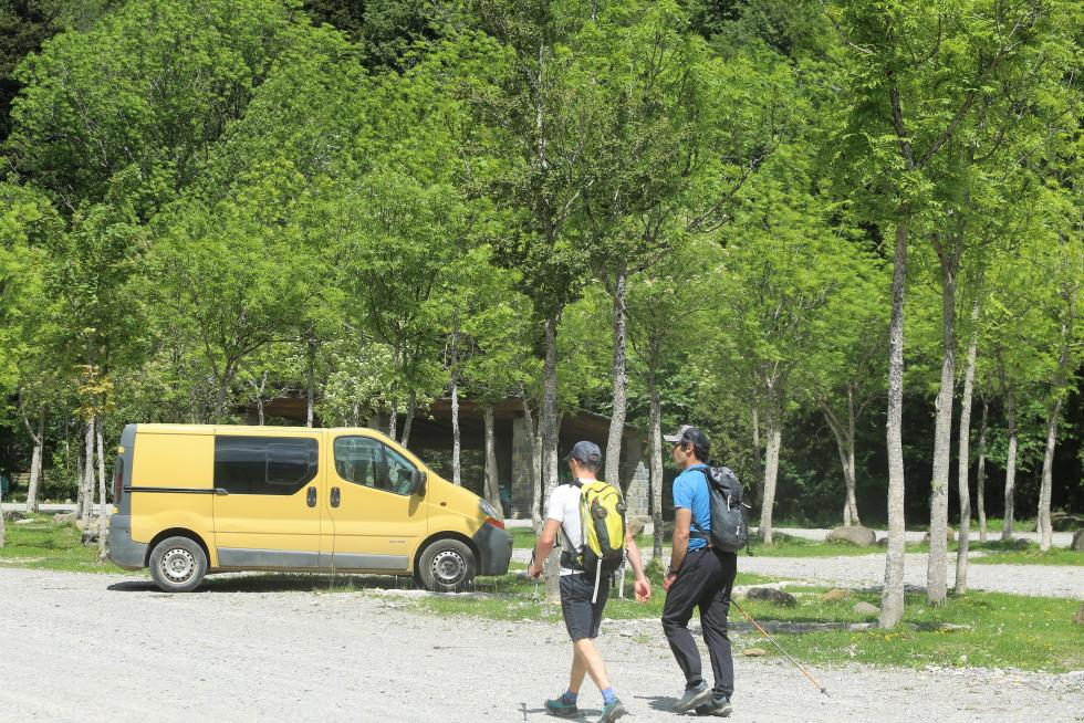 Visitantes en el Parque de Ordesa este sábado.