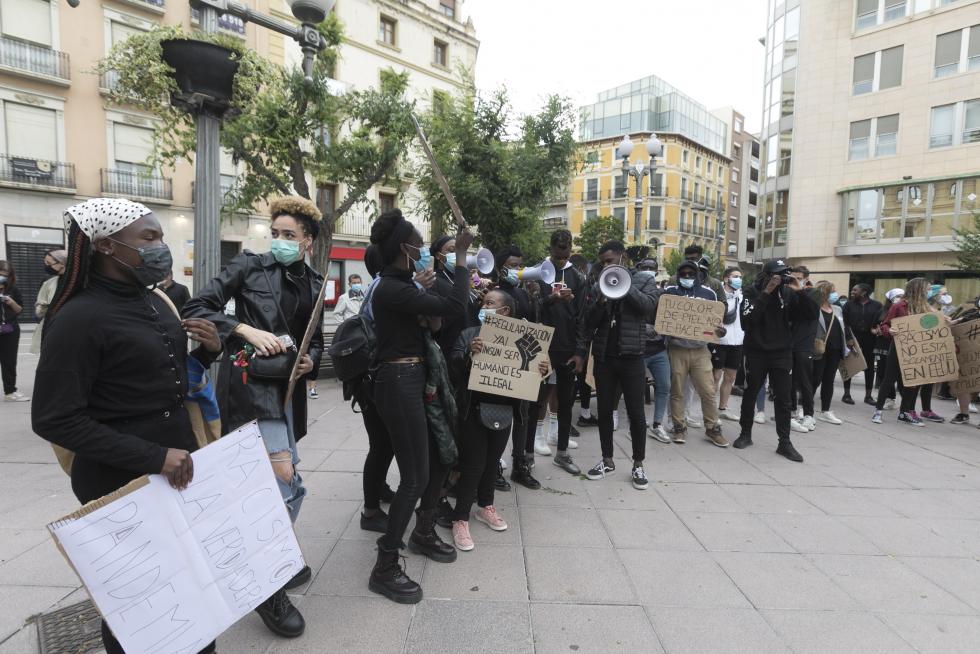 Manifestación contra el racismo en Huesca.