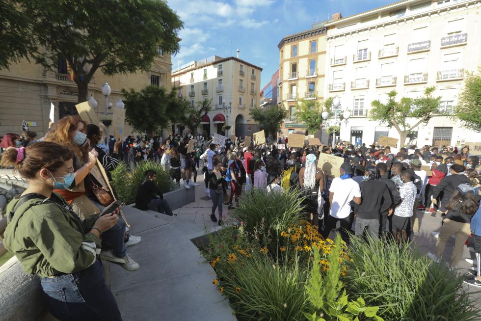 Manifestación contra el racismo en Huesca.