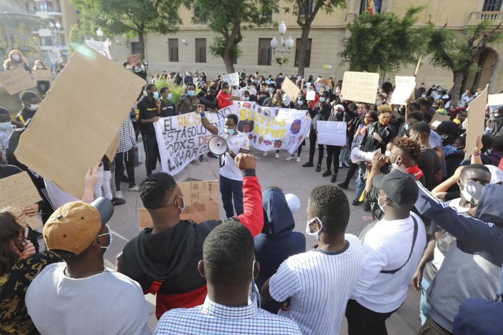 Manifestación contra el racismo en Huesca.