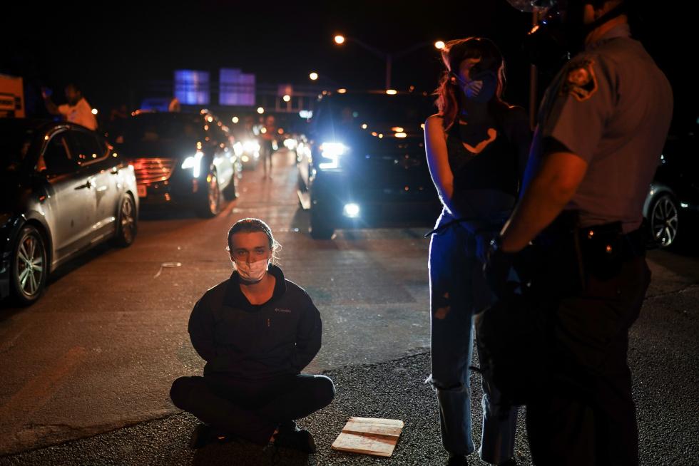 Protestas por la muerte de otro joven negro en Atlanta.
