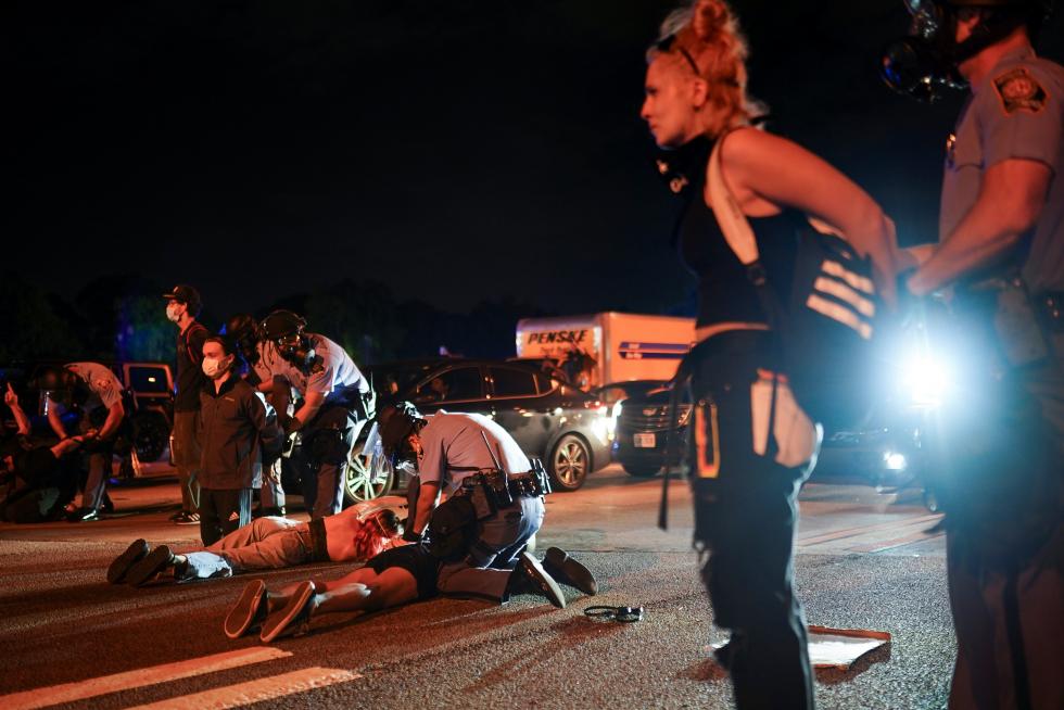 Protestas por la muerte de otro joven negro en Atlanta.