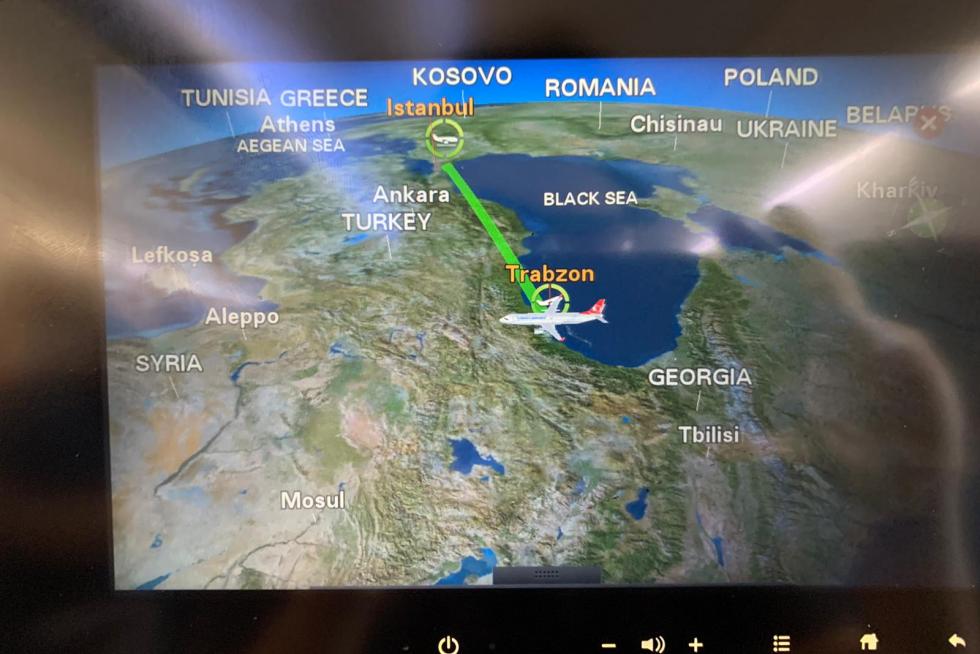 El ingeniero zaragozano Héctor Ochoa ha vuelto este miércoles a su ciudad después de tres meses atrapado por la pandemia en Trebisonda (Turquía). Así ha vivido la "nueva normalidad" en aeropuertos y estaciones de tren.