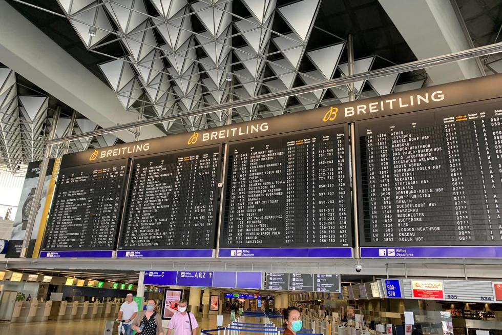 El ingeniero zaragozano Héctor Ochoa ha vuelto este miércoles a su ciudad después de tres meses atrapado por la pandemia en Trebisonda (Turquía). Así ha vivido la "nueva normalidad" en aeropuertos y estaciones de tren.