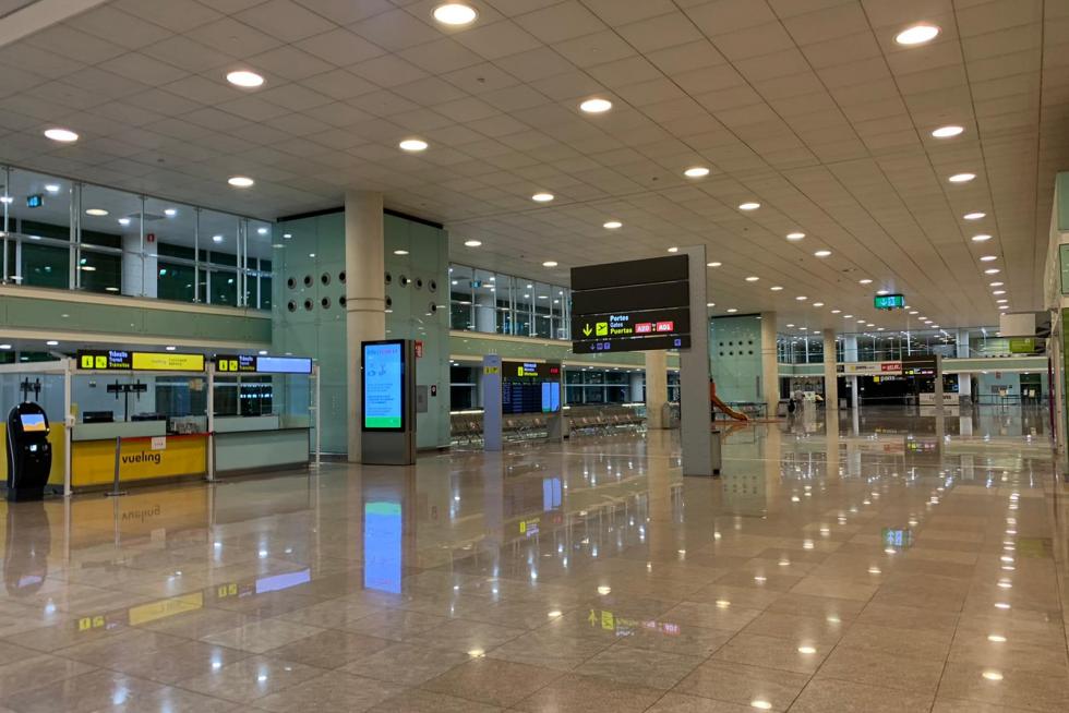 El ingeniero zaragozano Héctor Ochoa ha vuelto este miércoles a su ciudad después de tres meses atrapado por la pandemia en Trebisonda (Turquía). Así ha vivido la "nueva normalidad" en aeropuertos y estaciones de tren.