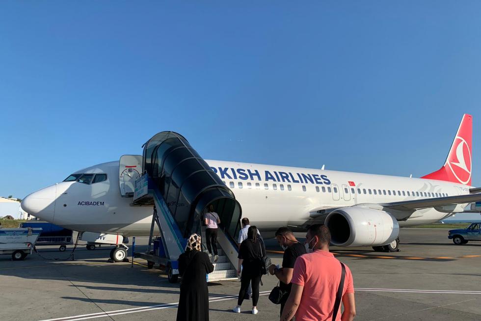 El ingeniero zaragozano Héctor Ochoa ha vuelto este miércoles a su ciudad después de tres meses atrapado por la pandemia en Trebisonda (Turquía). Así ha vivido la "nueva normalidad" en aeropuertos y estaciones de tren.