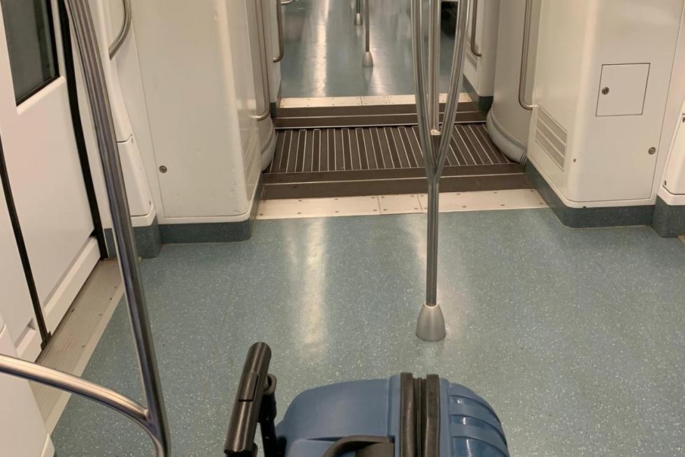 El ingeniero zaragozano Héctor Ochoa ha vuelto este miércoles a su ciudad después de tres meses atrapado por la pandemia en Trebisonda (Turquía). Así ha vivido la "nueva normalidad" en aeropuertos y estaciones de tren.