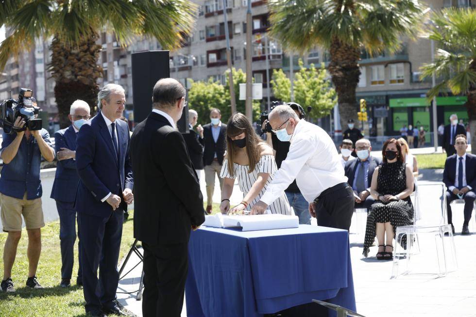 Homenaje en Zaragoza a las víctimas de la pandemia.