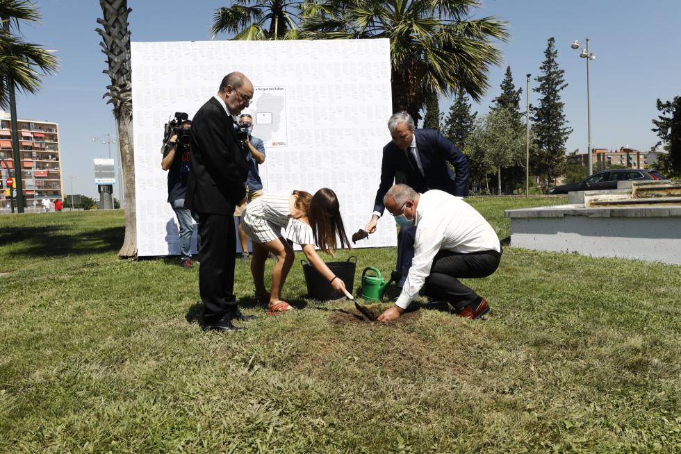 Homenaje en Zaragoza a las víctimas de la pandemia.