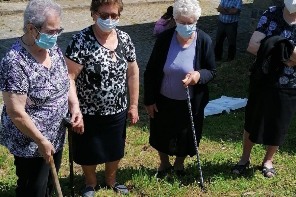 Homenaje a las víctimas del coronavirus en Yésero.