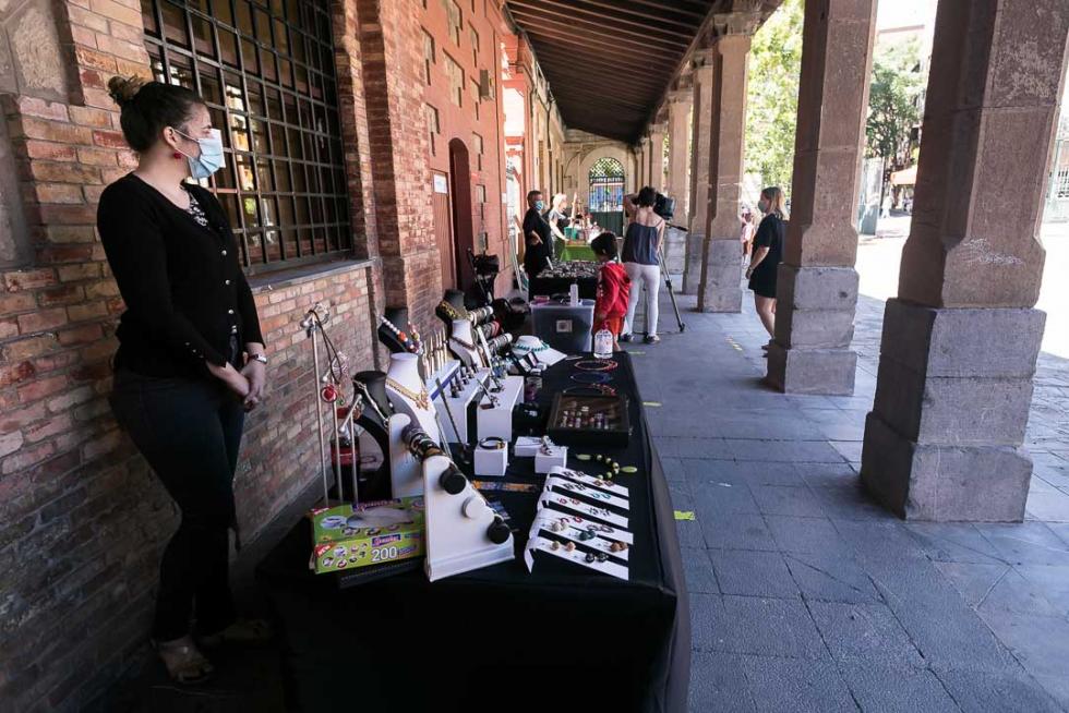 Feria de artesanía en el Matadero de Zaragoza.
